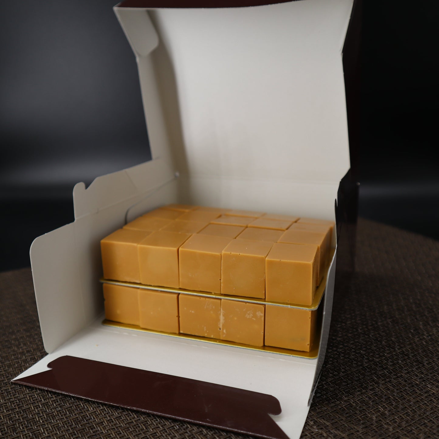 お絵描きピクセルチョコレート キャラメルチョコレート味 なんと900g! 朝日新聞Digitalで紹介されました