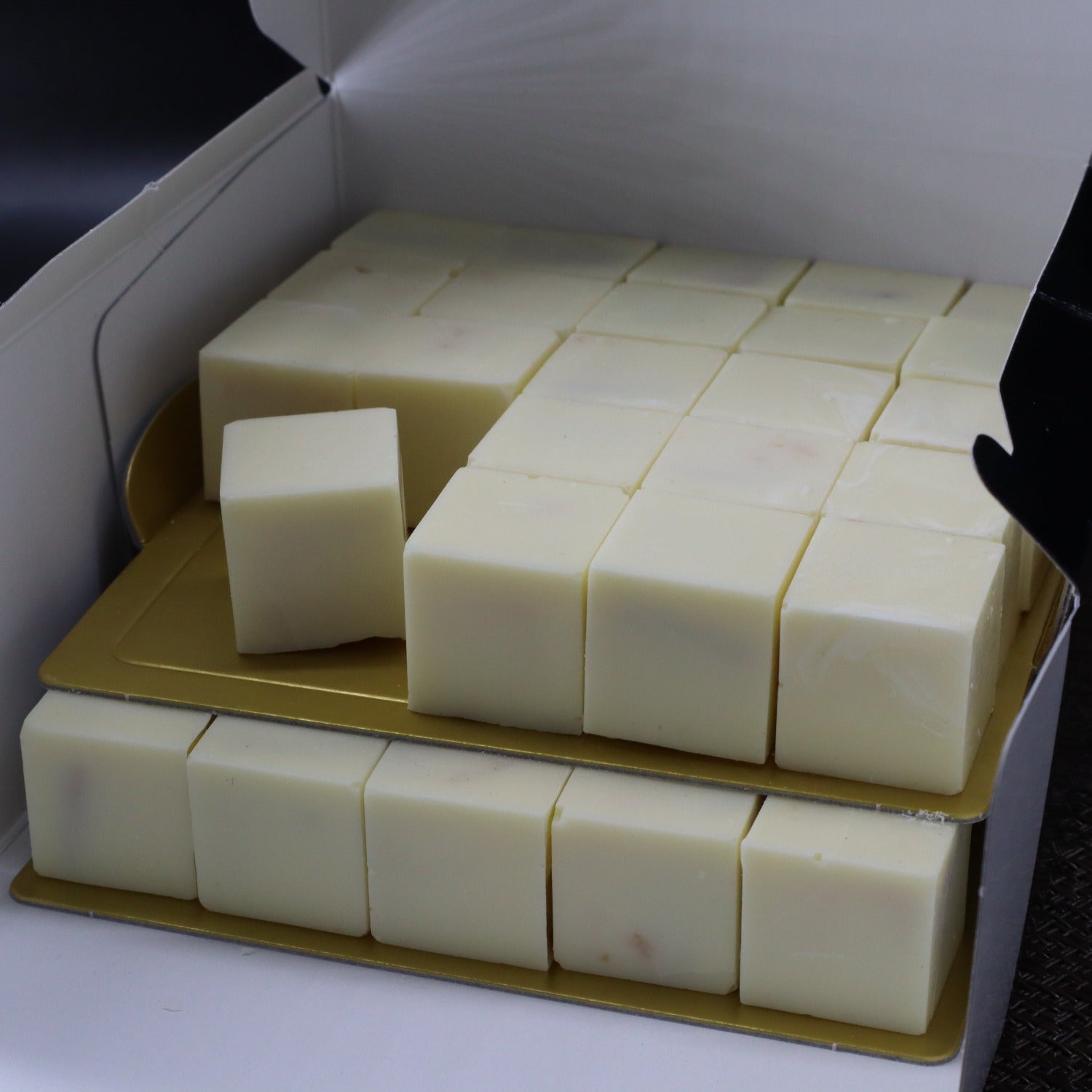 積み木なチョコラスク ホワイトチョコレート箱入り