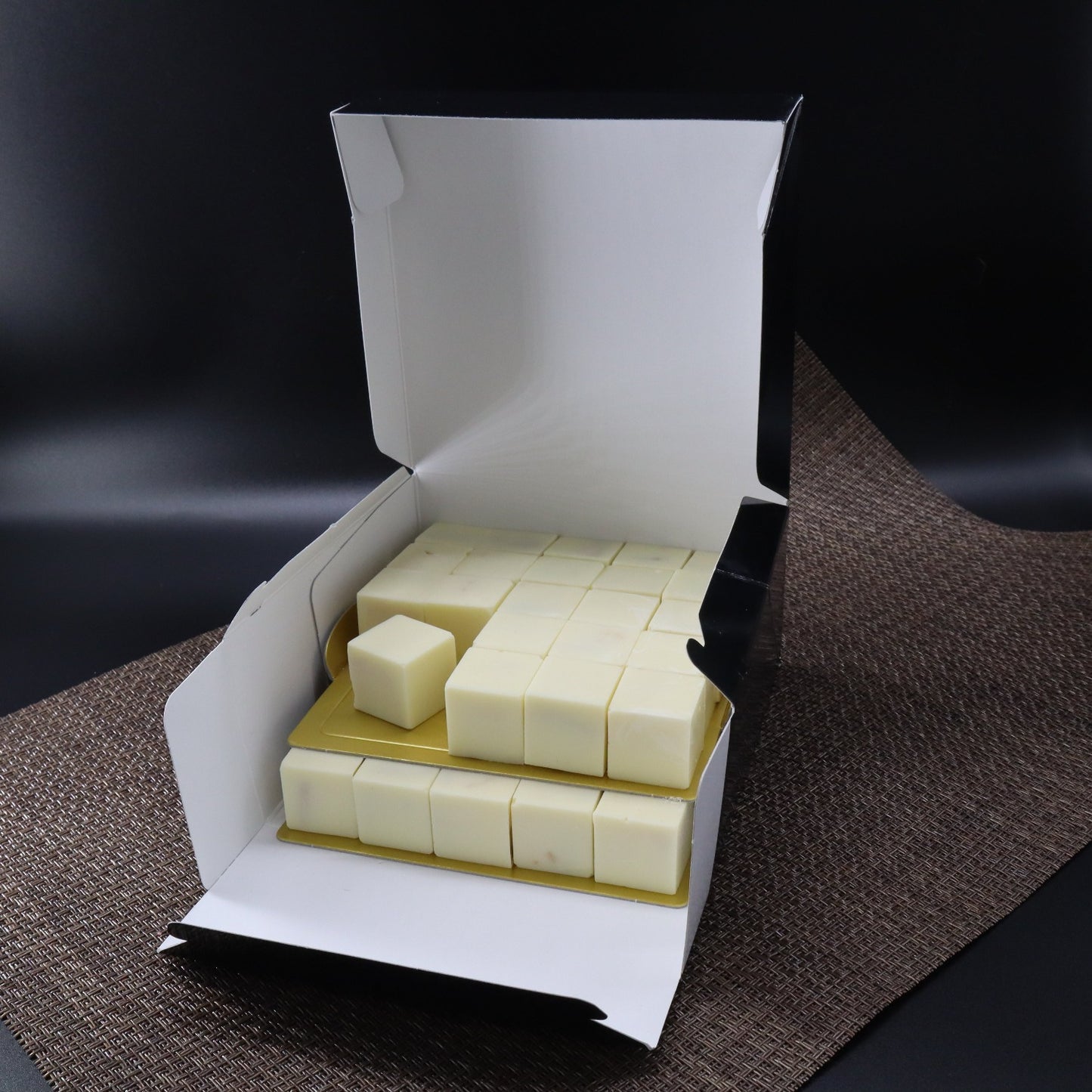 積み木なチョコラスク ホワイトチョコレート箱入り