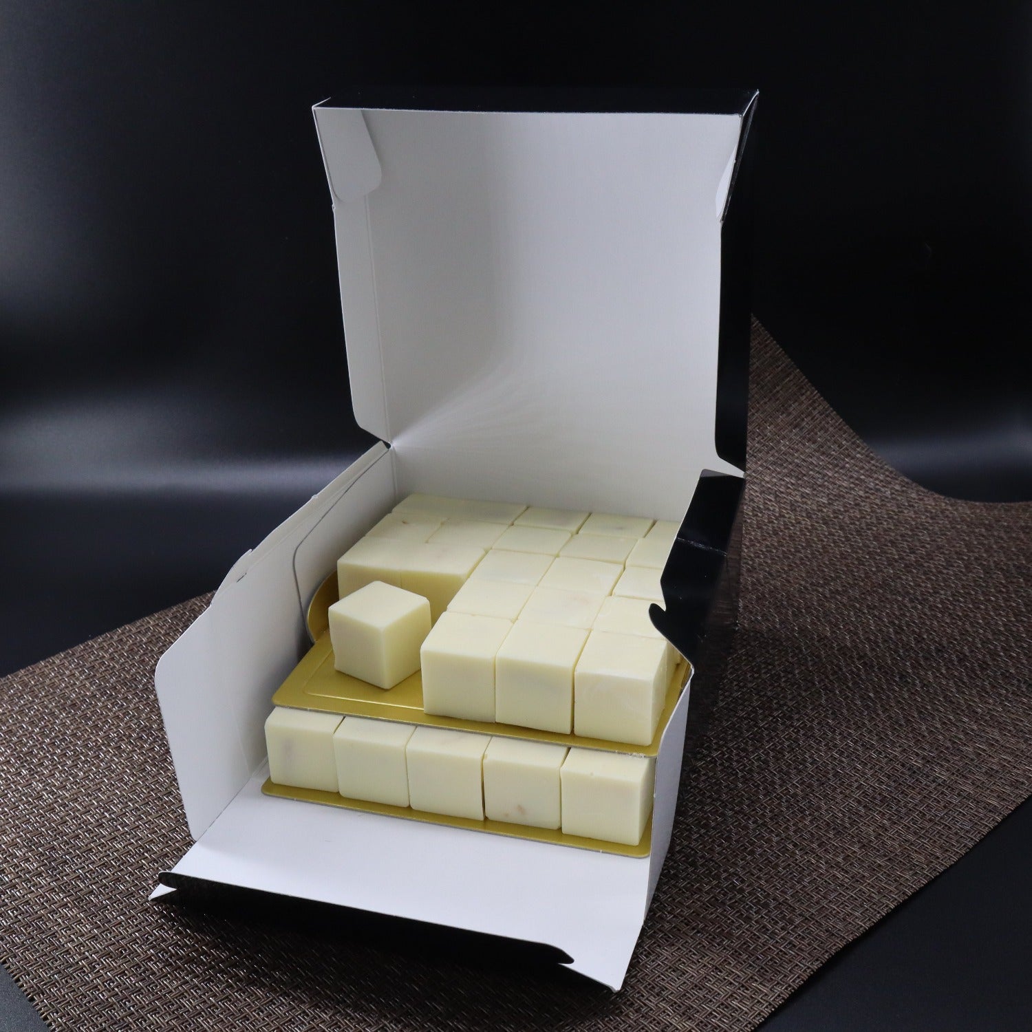 積み木なチョコラスク ホワイトチョコレート箱入り