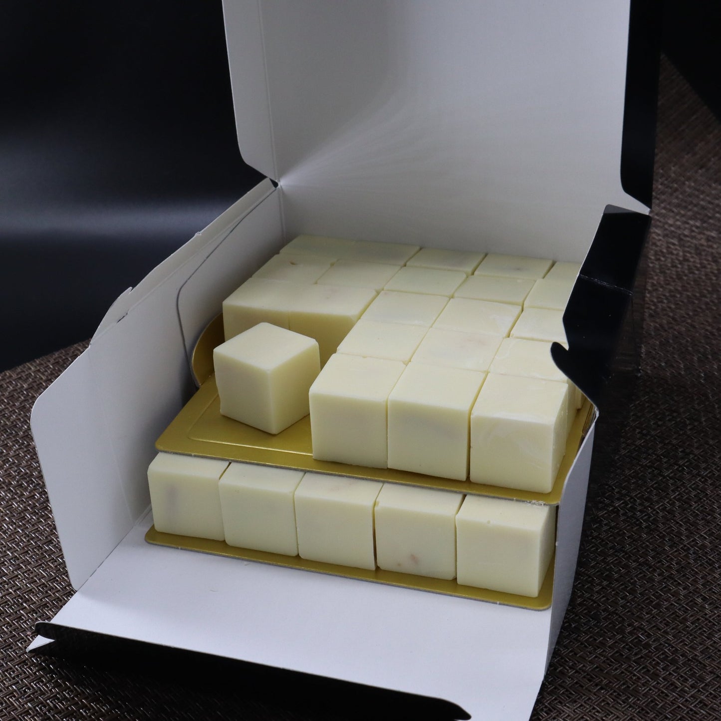 積み木なチョコラスク ホワイトチョコレート箱入り