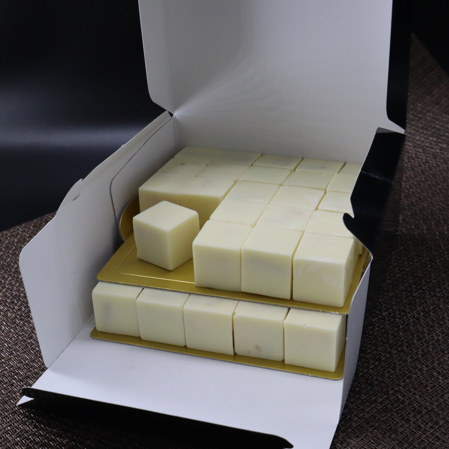 積み木なチョコラスク ホワイトチョコレート箱入り