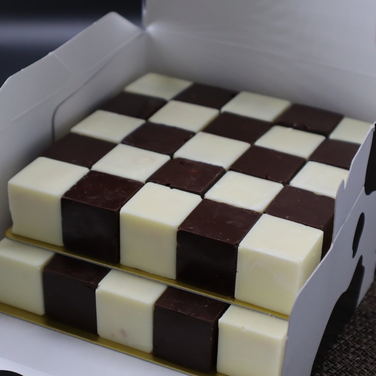 お絵描きピクセルチョコレート ホワイトチョコレート&チョコレートセット ズームアップ