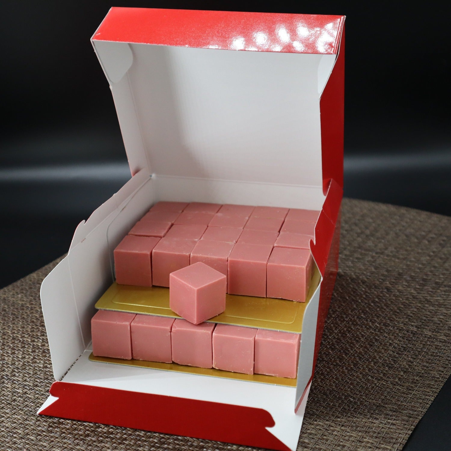 積み木なチョコラスク いちごチョコレート箱入り