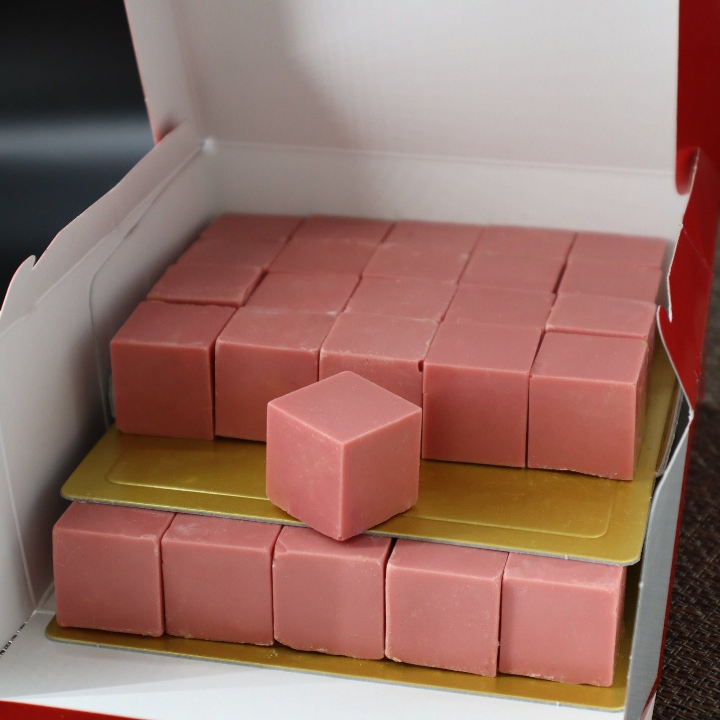 積み木なチョコラスク いちごチョコレート箱入り