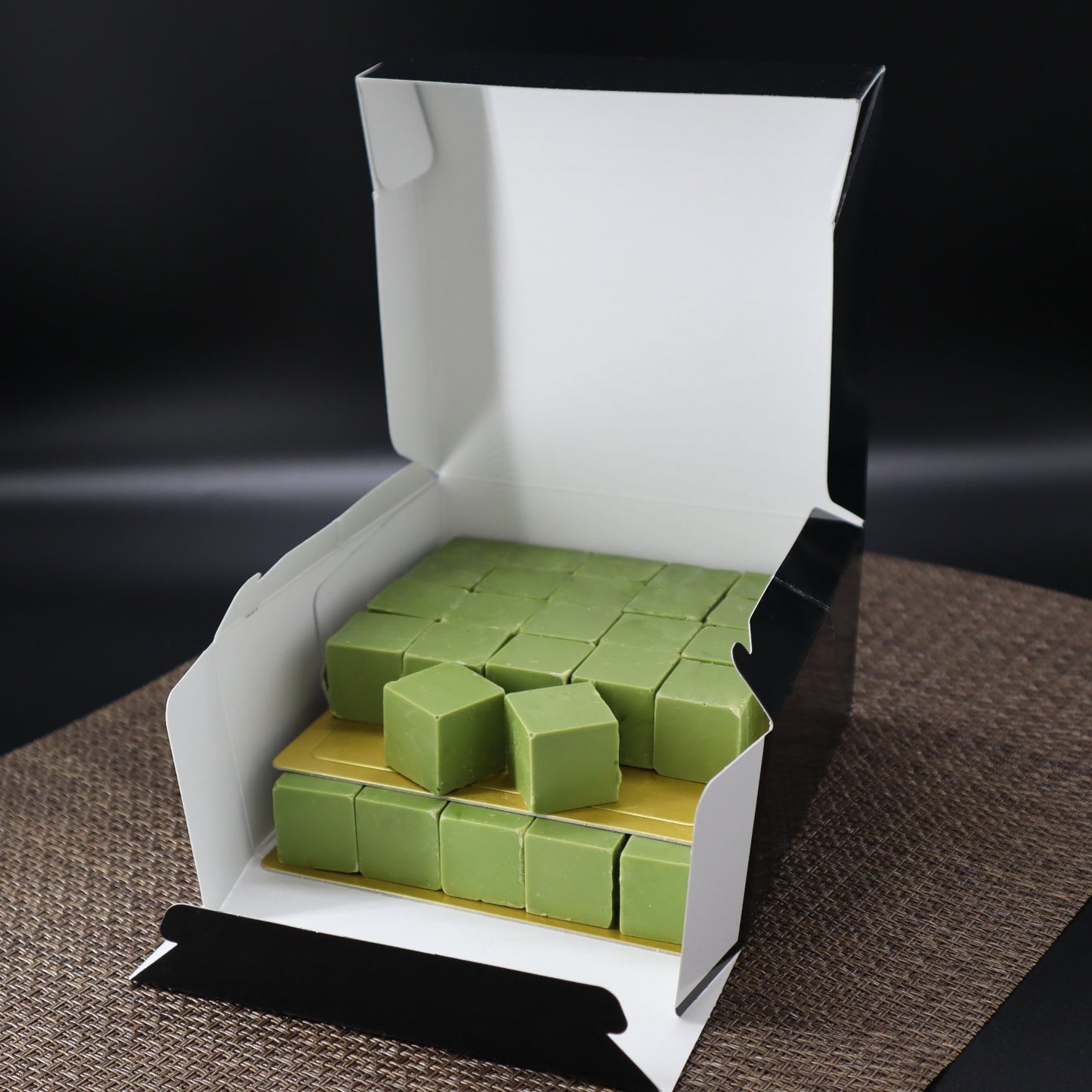 お絵描きピクセルチョコレート 抹茶チョコレート箱入り